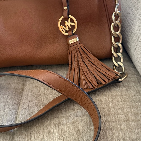 Michael Kors medium brown grained leather with crossbody strap appr 8 x 10 - Picture 3 of 16